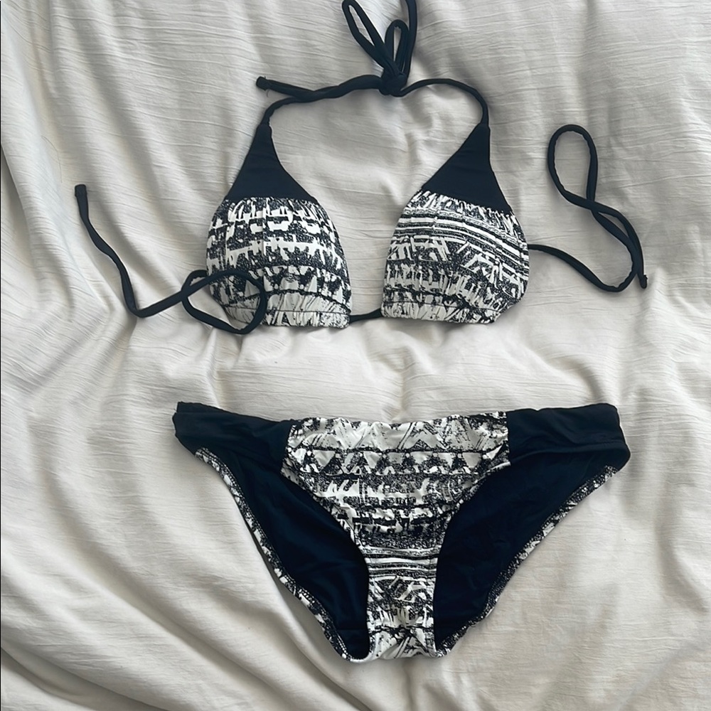 Badgley Mischka Black and Off-White Bikini Set